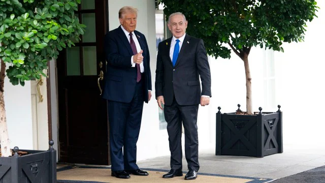  गाजा में शांति की किरण: क्या ट्रंप की पहल लाएगी उम्मीद की नई सुबह? (Gaza Mein Shanti Ki Kiran: Kya Trump Ki Pahal Layegi Umeed Ki Nai Subah?)