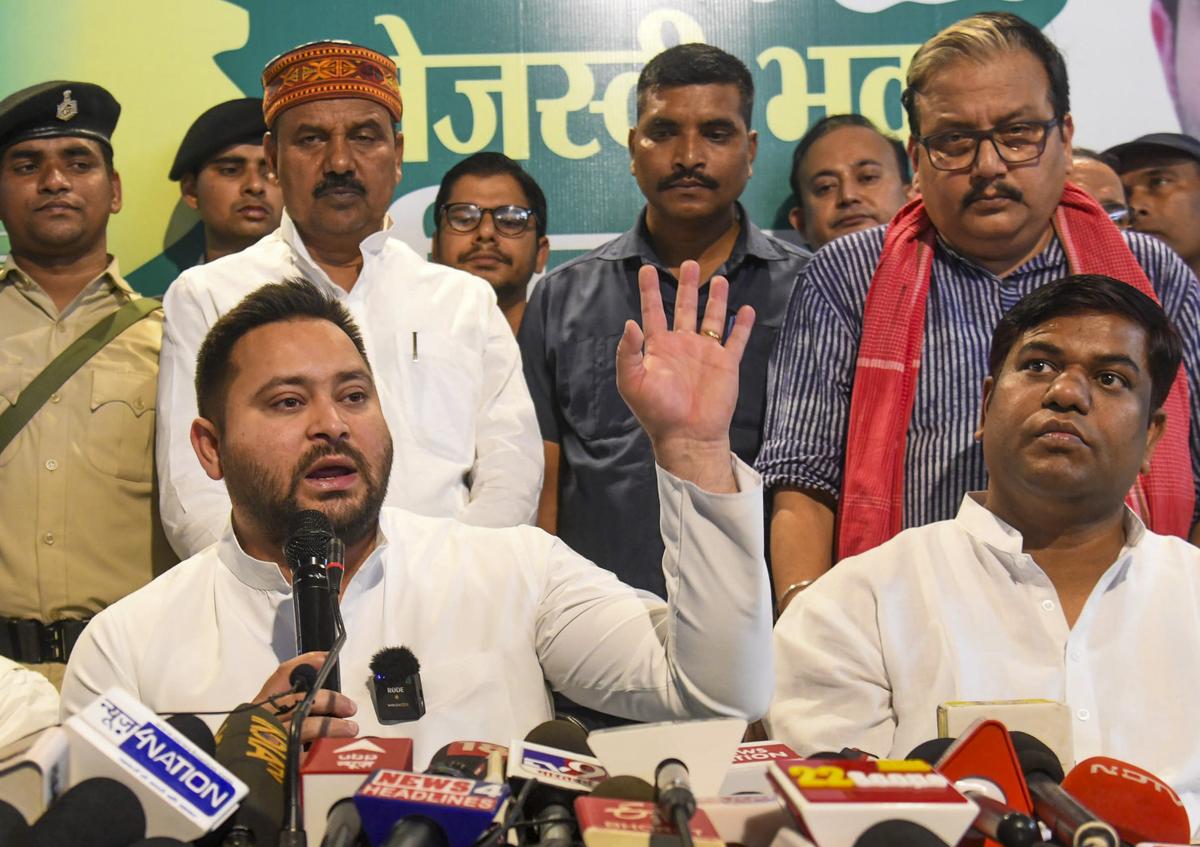 महागठबंधन में 'VIP' विघ्न: क्या मुकेश सहनी की महत्वाकांक्षाएं बिगाड़ेंगी बिहार का सियासी खेल?